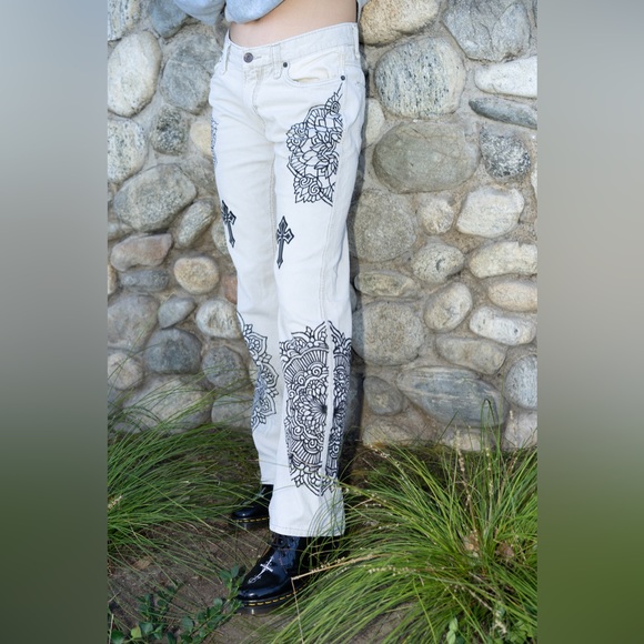 HAND-PAINTED vintage Levi’s Jeans